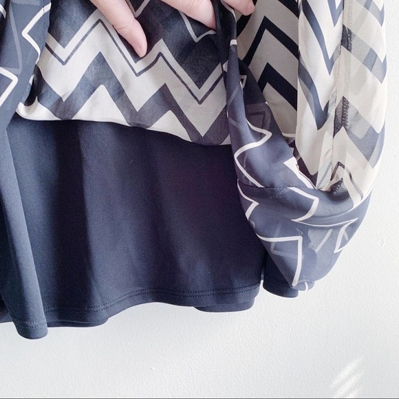 As U Wish • Short Sleeve Chevron Print Shift Dress, Black/Beige, Size Small - Picture 11 of 14